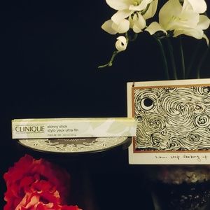 SOLD Clinique Skinny Stick Slimming Black